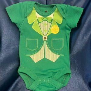 🍀Like New! St Patrick’s Day Onesie